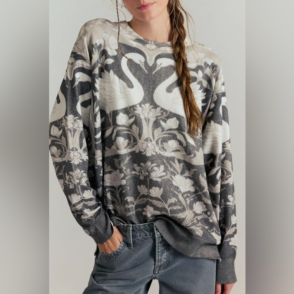 Free People We The Free Nouvelle Pattern Pullover Swan Graphic Sweatshirt Small - Picture 2 of 8